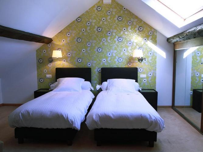 Hotel - Ferme Du Chateau D'Ahin Huy Room photo